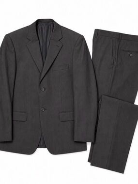 Loriano Collection Men’s Grey 2 piece suit. Size 44 R jacket 38 pants NWT